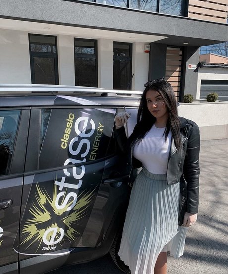 Emina Jahi onlyfans page