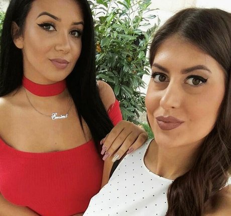 Emina Jahi desnuda onlyfans