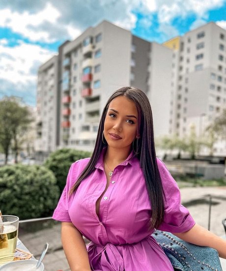 Emina Jahi naked on onlyfans