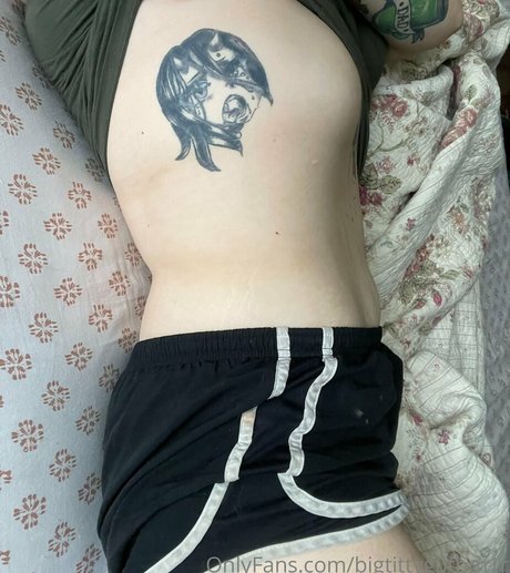 bigtittyg0thm1r leak onlyfans nude