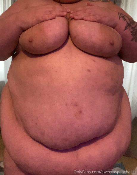 sweetaspeachesss naked only fans