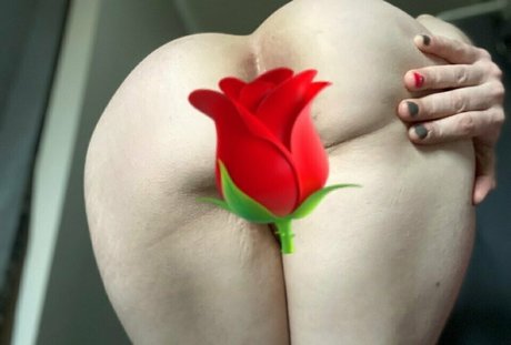 mellowkitten nude on onlyfans