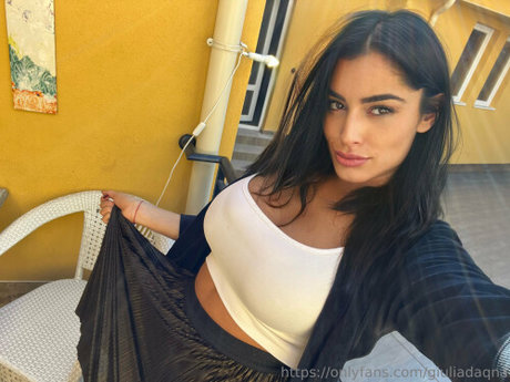 Giulia Daqna nice model photo