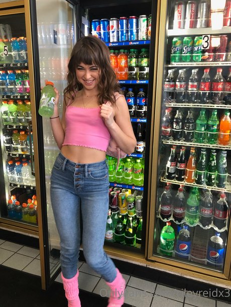 Riley Reid porn model pics