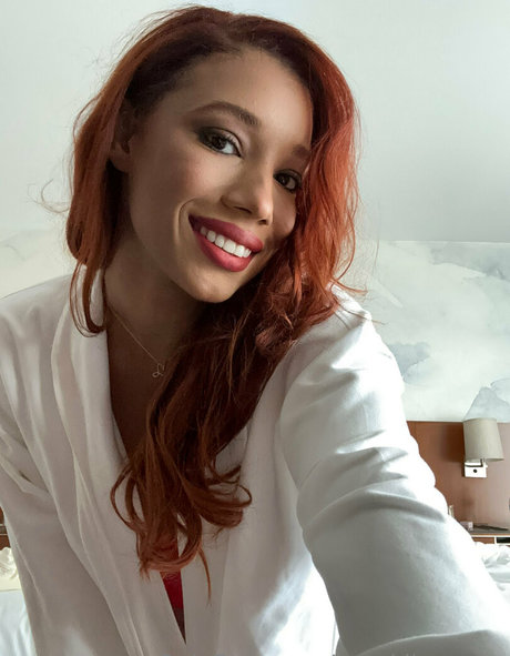 Brookliyn Wren model hot image