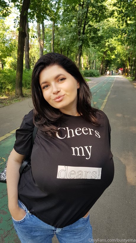 Busty Ema pretty star pictures