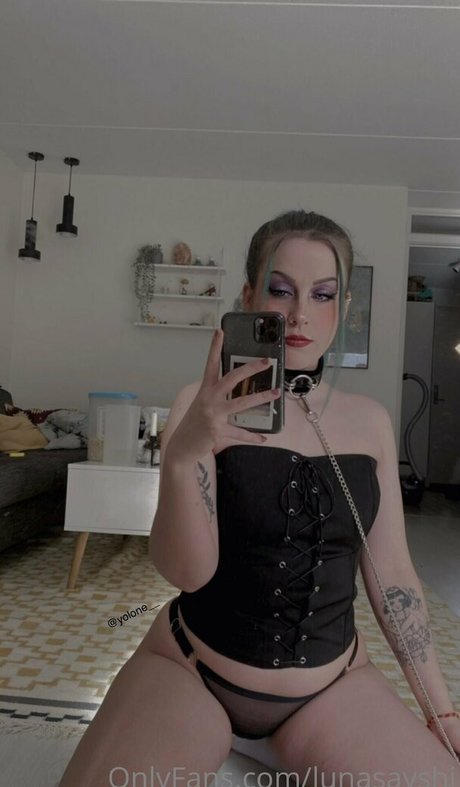 Lunasayshi top model pictures