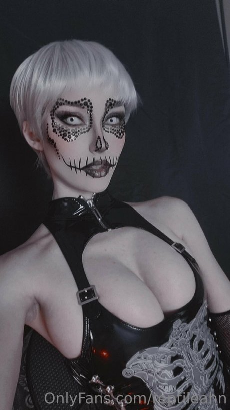 ChameLeahn star naked photos