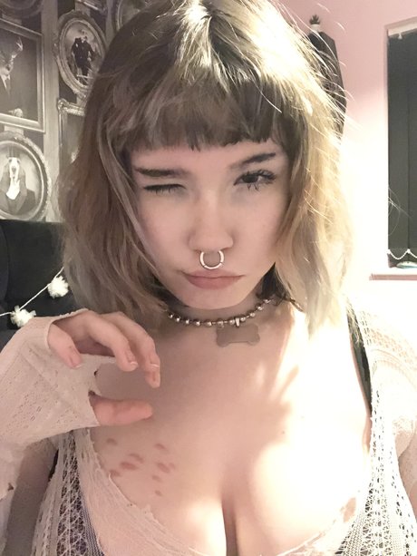 Tinyfawnn pretty actress picture