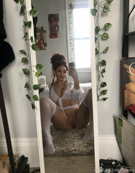 Naomij erotic actress picture