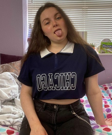 bustybritishbrunette nude star picture