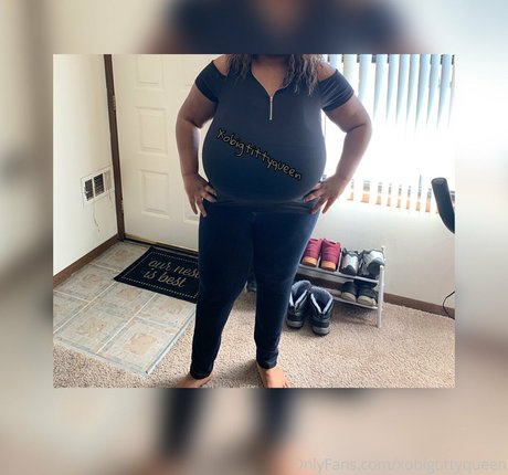 XoBigTittyQueen nude star picture