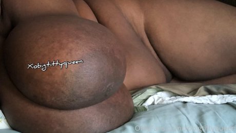 XoBigTittyQueen nude star photos