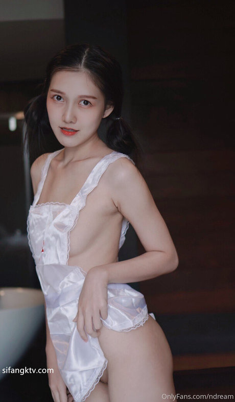 ndream naked model picture