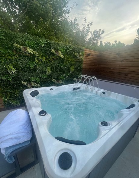 curvy muscle onlyfans art naked image