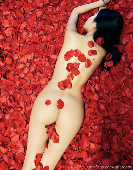 Rina Toeda star naked images