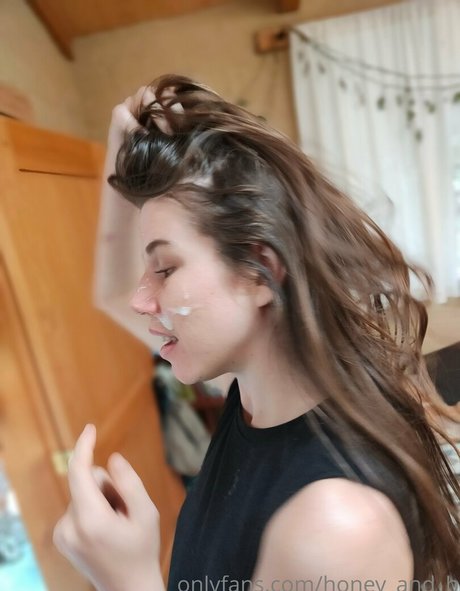 Honey and B exclusive pornstar pic