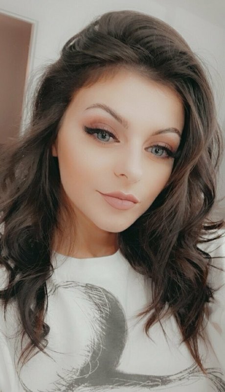 Ivy Sugar adult actress image