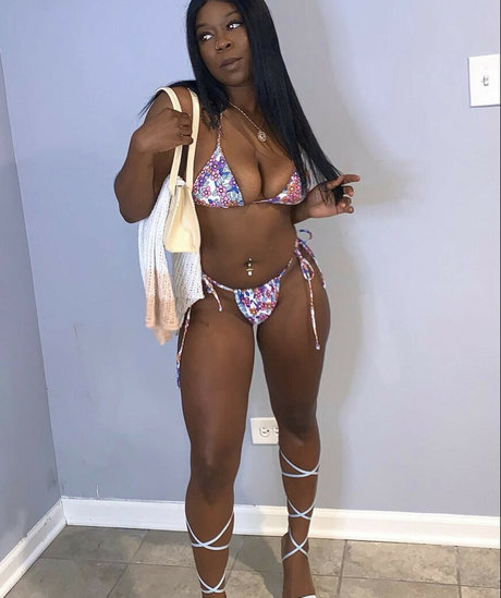 thick trixxx model hot pics