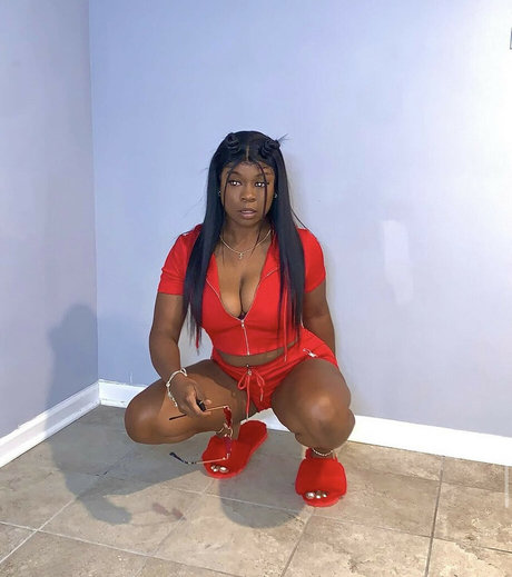 thick trixxx free actress gallery