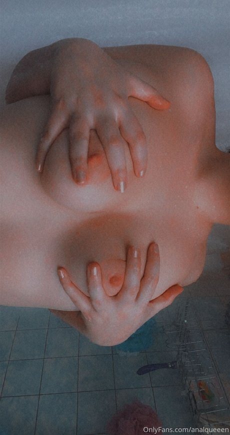 Bri Le Tree model nude pic