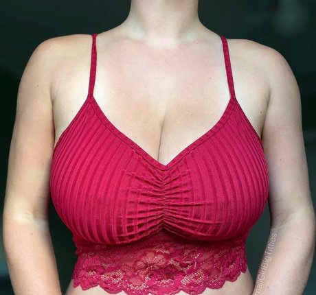 SmallGirlBigTitties star perfect pics