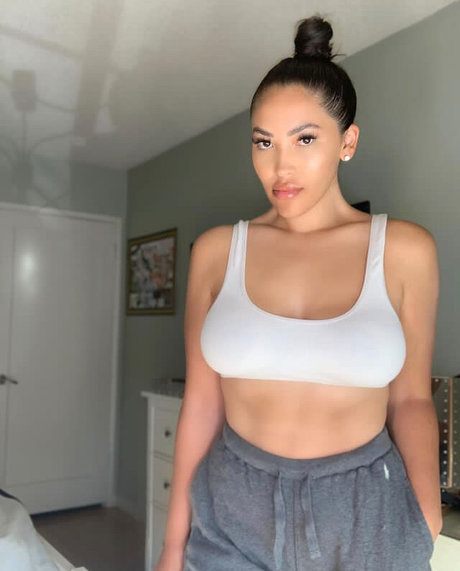 Kaitlyn OConor star high quality img