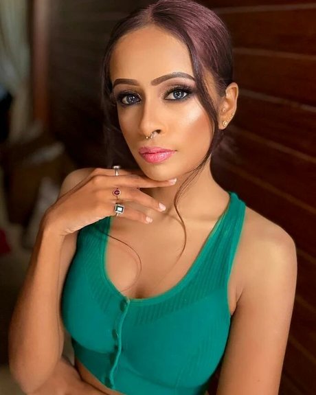 Poojani Perera pornstar hd img