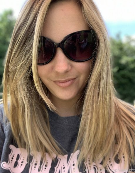 Sophia Knight nudes actress galleries