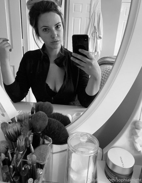 Sophia Knight model free photos