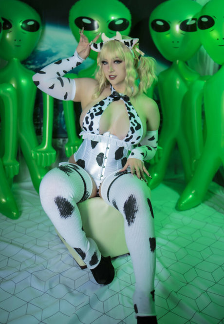 Feisty Vee pornstar img