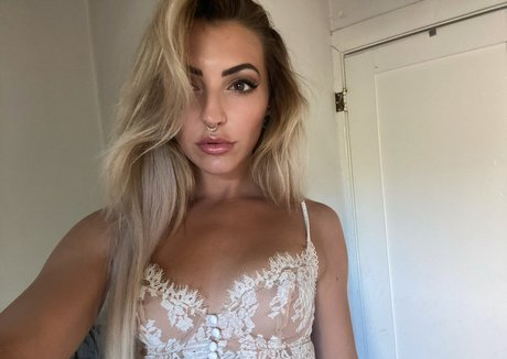 Miss angeliquew pornographic model archive