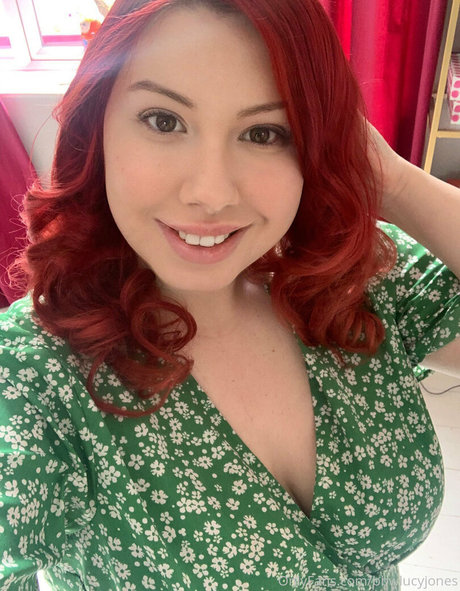 Lucy Jones star naked pics