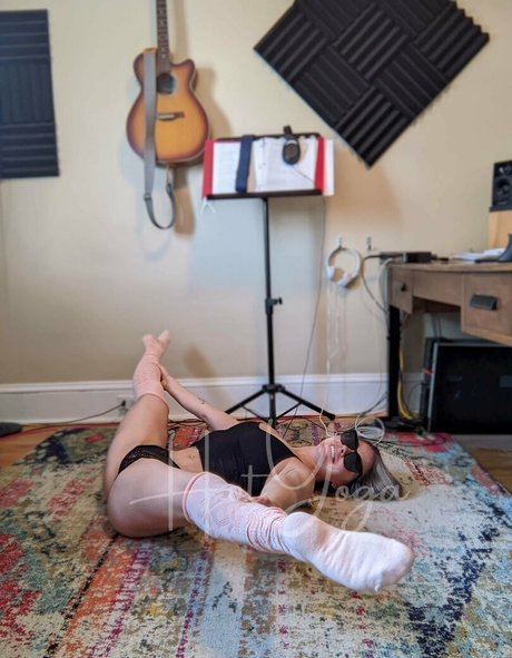 hotyoga perfect actress pictures