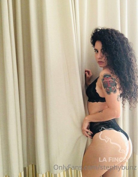 Stephybunz model nude pictures