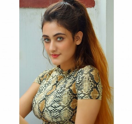 Nidhi Maheshwari hd star img