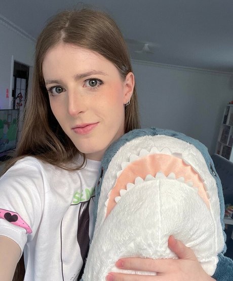 lilhyper model xxx galleries