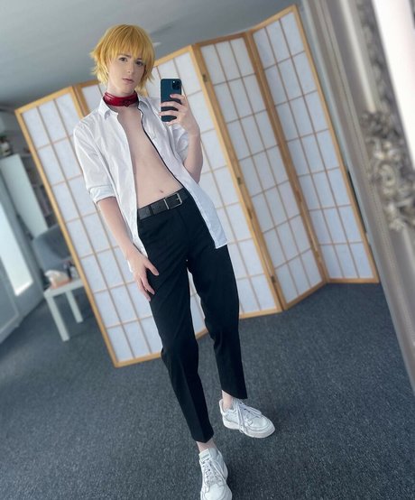 lilhyper model top pic