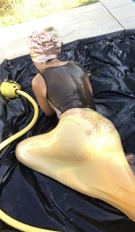 onnaloves model art image