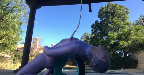 onnaloves model exclusive pic