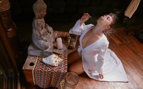 officialannamatthews star pic