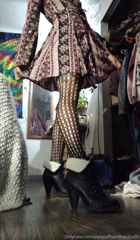 pipepuffsandhandcuffs nude actress image