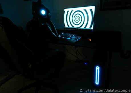 dalatexcouple model erotic pics