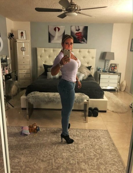 hottotrottots model adult pics