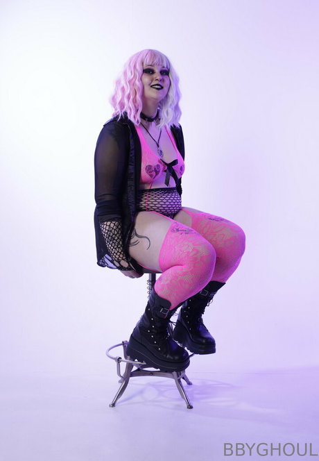 hooters onlyfans adult pics