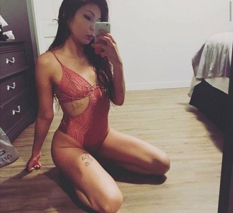 mia morenooo art model picture