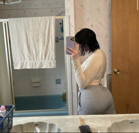 Sierraaa03 pornstar hd image