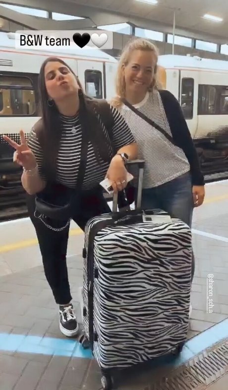 Sapir Sol model erotic pics