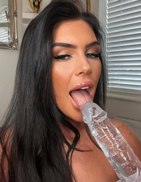 chalieparkes star hot image