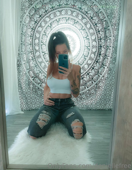 deniellefree nudes star photos